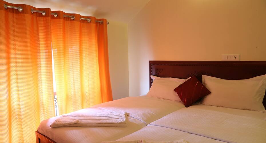 RVK Premium Houseboat, Alleppey 4